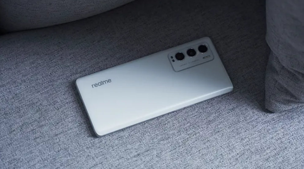 Realme GT2大师探索版不一般，天玑9000+18G内存，性价比之王