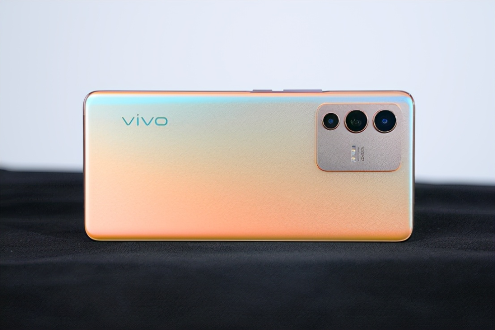 vivo S12 Pro图赏：蓝厂在外观设计方面一直可以的