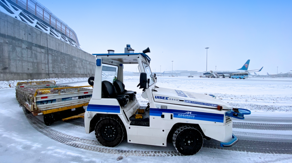 驭势科技乌鲁木齐机场联手突破无人驾驶冰雪难题