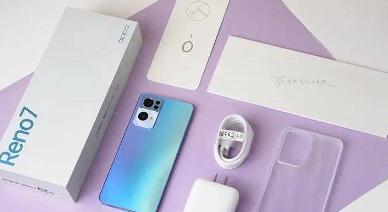 OPPO Reno8Pro晋升机皇，屏下镜头+4nm芯，影像系统更优秀