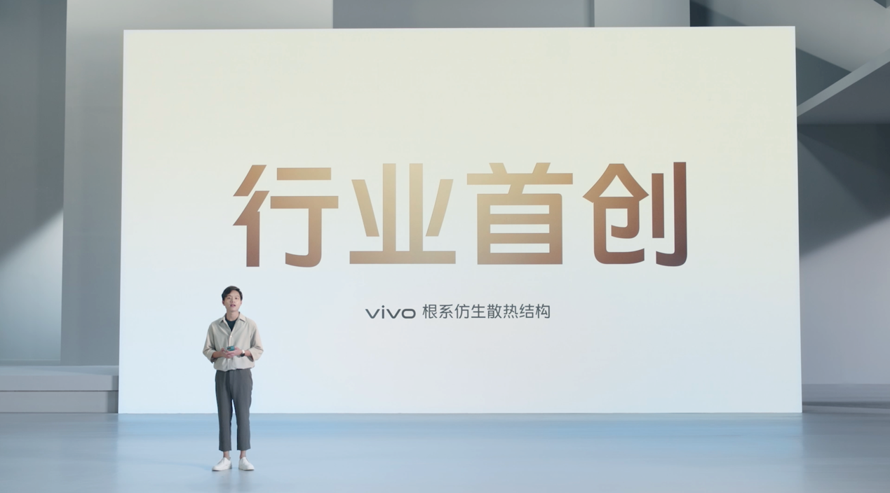 天玑8100搭配独显芯片Pro vivo S15系列游戏性能大升级